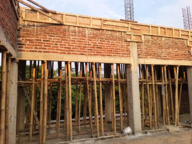 Modern inşaat sahalarında bambu iskelesi kullanan eko-bilinçli yapı teknikleri