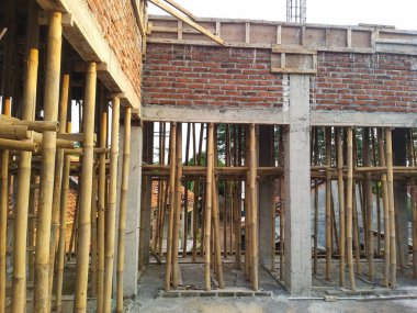 Sürdürülebilir kentsel kalkınma projeleri için bambu iskelesini entegre eden modern inşaat tekniği