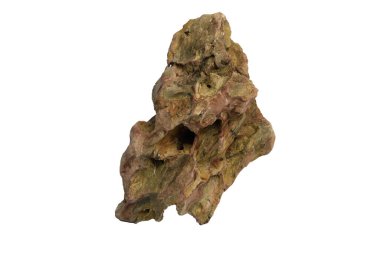 Dikey ejderha taşı sivri uçlu kenarları ve yıpranmış dokusu beyaz bir zemin üzerinde izole edilmiş ve su baskını ve sürüngen kaplamaları için kırpma yolu var.