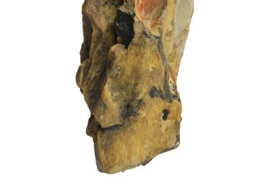 Keskin, engebeli bir yapısı ve beyaz arka planda izole edilmiş dekoru olan ejderha taşı kayalarını kapatın. kırpma yolu dahil