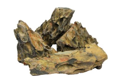 Beyaz arka planda izole edilmiş, sanatsal bir kompozisyonda dizilmiş ejderha taşları. İçerilen kırpma yolu