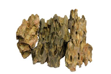 Dikey olarak düzenlenmiş ejderha taşlarından oluşan bir grup. Eşsiz erozyon kalıpları ve derin dokuları var. Kesme yolu olan beyaz bir arka planda izole edilmiş.