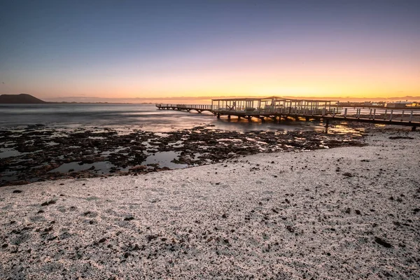 Krásné Ráno Písečné Pláži Dlouhé Vystavení Moři Mléčný Východ Slunce — Stock fotografie