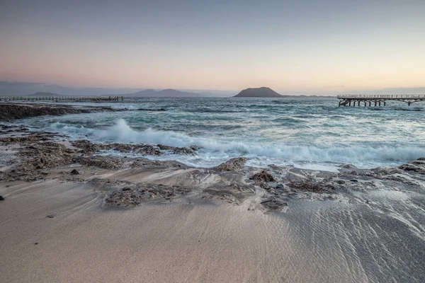 Длительное Воздействие Над Лавовым Пляжем Каменный Песчаный Пляж Утром Залив — стоковое фото