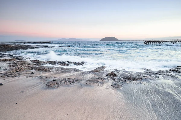 Длительное Воздействие Над Лавовым Пляжем Каменный Песчаный Пляж Утром Залив — стоковое фото