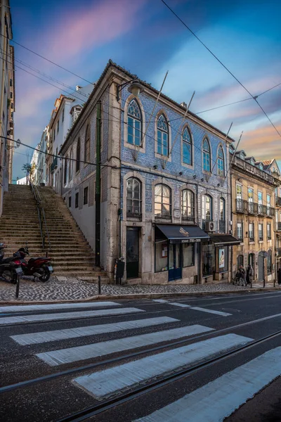 Krásné Úzké Ulice Domy Obchody Historickém Starém Městě Alfama Středomoří — Stock fotografie
