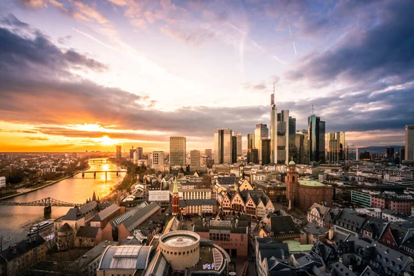 Main Med Frankfurt Skyline Kvällen Vid Solnedgången Trevlig Översikt Över — Stockfoto