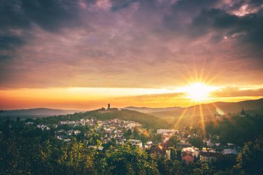 Günbatımında manzara, Koenigstein Taunus, Almanya. Platz Burg ile uygun bir noktadan çekilmiş bir sürü doğa ve gün batımı var.