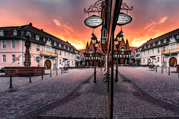 독일의 헤센에 아름다운 역사적 마을은 미헬스 타트라고 불린다 여기보시면 바퀴가 — 스톡 사진