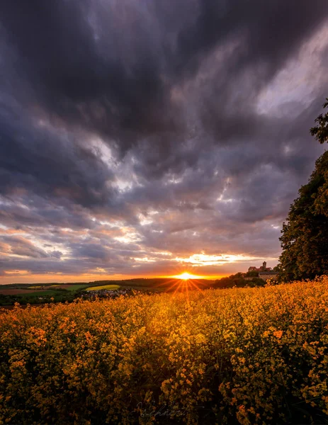 Die Ronneburg Deutschland Auf Einem Tollen Landschaftsbild Schöne Felder Mit — Stockfoto
