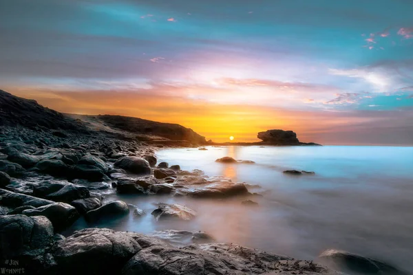 Wschód Lub Zachód Słońca Wyspach Kanaryjskich Fuerteventura Plaży Kamieniami Długą — Zdjęcie stockowe