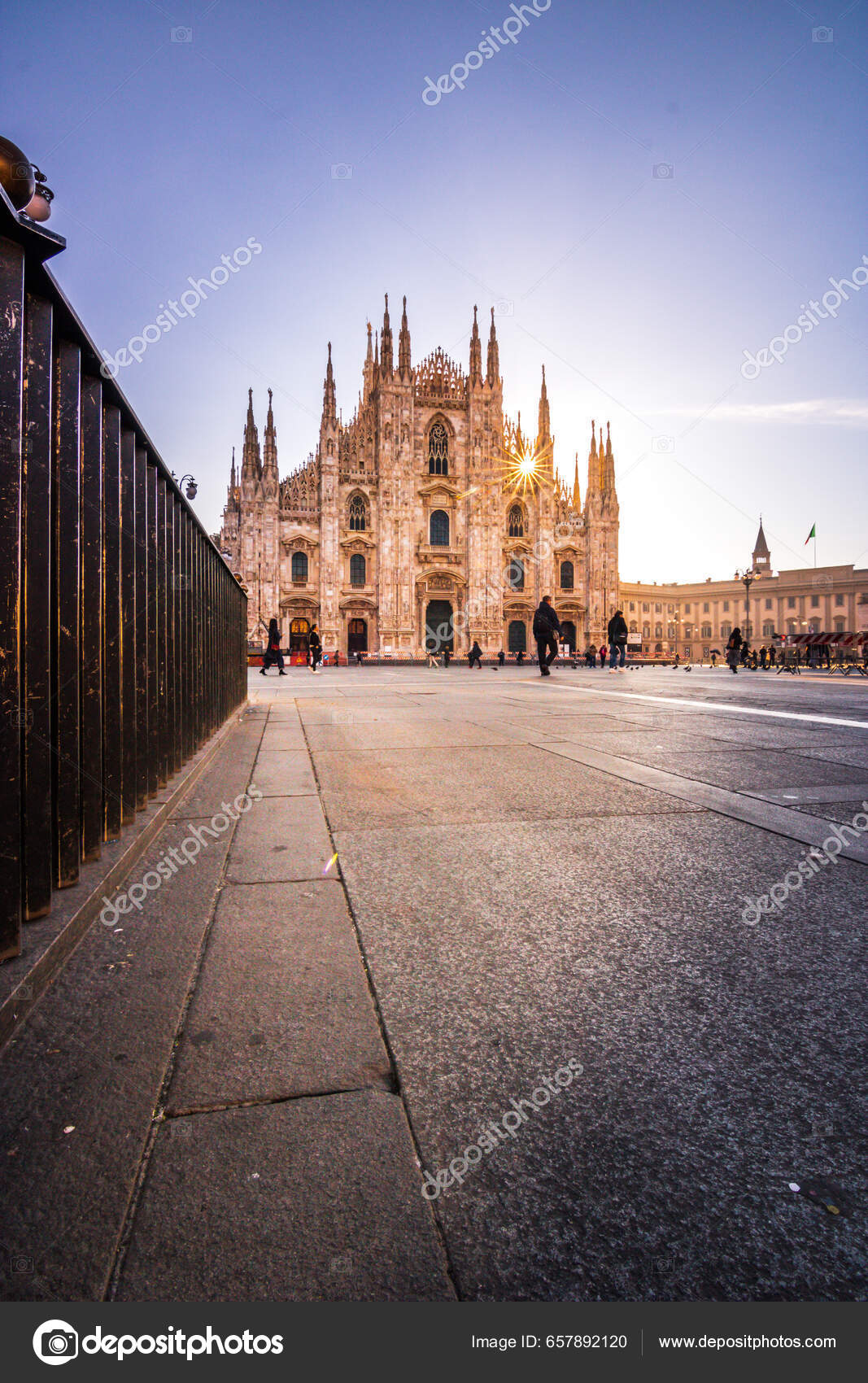 Milan Cathedral Sunrise Sun Breaks Dome Sun Star Beautiful Almost – Stock  Editorial Photo © 554g8r #657892120