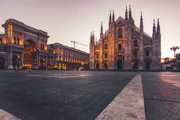 Milan Cathedral Sunrise Sun Breaks Dome Sun Star Beautiful Almost — Stock Photo, Image