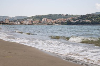 Akdeniz kıyısındaki sahil ve sahil. Polla, Campania, Salerno, İtalya 'da yollar