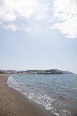 Akdeniz kıyısındaki sahil ve sahil. Polla, Campania, Salerno, İtalya 'da yollar