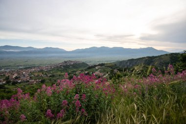 Dağların büyük manzarası. Salerno, Campania, İtalya 'da manzara çekimi