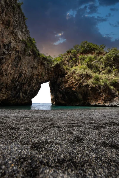 Bella Spiaggia Nascosta Grotta Del Saraceno Trova Sul Lungomare Salerno Foto Stock Royalty Free