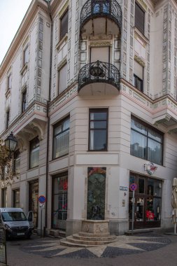 Tarihi bir kasabada güzel dekore edilmiş eski binalar. Görüntü: Beş Kilise Şehri, PC, Dl-Dunntl, Macaristan