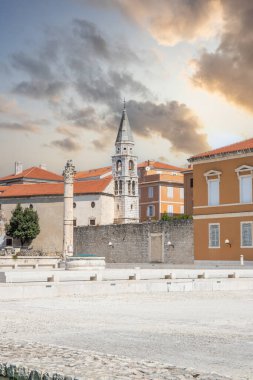 St. Mary Kilisesi, St. Mary Benedictine Manastırı. Akdeniz bölgesindeki eski binalar. Tarihi eski Zadar kasabasındaki güzel binalar, Adriyatik Denizi, Dalmaçya, Hırvatistan