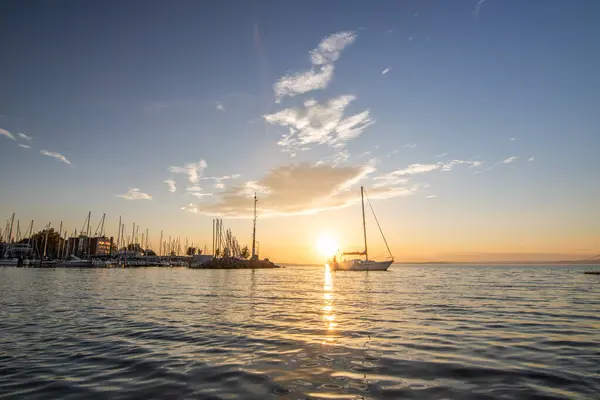 Stock image Fantastic sunset on a large lake. Standing on the shore looking to the horizon across the lake into the sun. Romantic landscape shot at Lake Balaton, Hungary