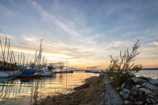 stock image Fantastic sunset on a large lake. Standing on the shore looking to the horizon across the lake into the sun. Romantic landscape shot at Lake Balaton, Hungary