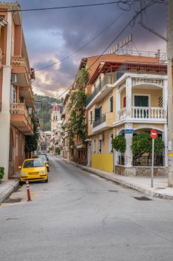 Zakyntos 'taki güzel eski binalar. Zante 'nin köylerinde hala güzel tarihi binalar ve gün ışığında çekilen şehir var. Yunanistan