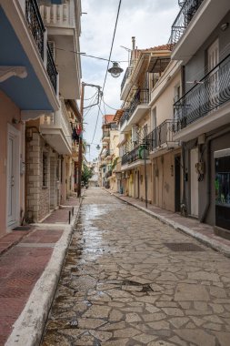 Zakyntos 'taki güzel eski binalar. Zante 'nin köylerinde hala güzel tarihi binalar ve gün ışığında çekilen şehir var. Yunanistan