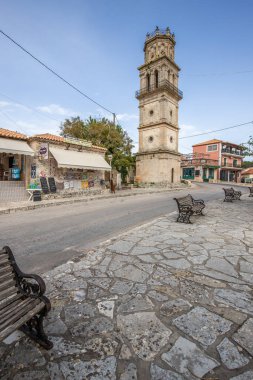 Zakyntos 'taki güzel eski binalar. Zante 'nin köylerinde hala güzel tarihi binalar ve gün ışığında çekilen şehir var. Yunanistan