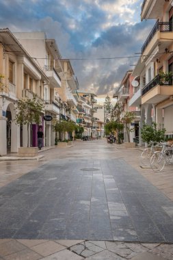 Zakyntos 'taki güzel eski binalar. Zante 'nin köylerinde hala güzel tarihi binalar ve gün ışığında çekilen şehir var. Yunanistan