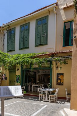 Akdeniz 'in eski bir kasabası. Dar sokaklardaki tarihi binalar. Yunanistan, Girit 'teki Rethymno kentsel görünümü