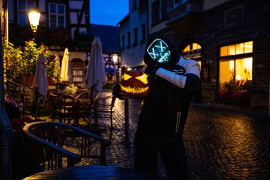 Arınma, karnaval için korku temizleme maskesi.. 