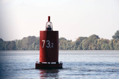 Gölde balıkçı teknesi.