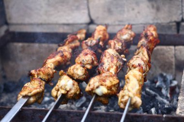 Et ve sebzeli ızgara.