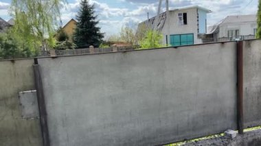 Rusya 'nın Ukrayna' ya karşı savaşı. Bucha Kiev Bölgesi. İnsanların yaşadığı evleri bombaladı. 2022 ilkbaharında. Kyiv Savunması.