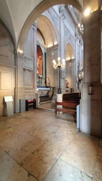 Antiga Igreja Centro Lisboa Com Pessoas Interior Foto Alta Qualidade — Fotografia de Stock