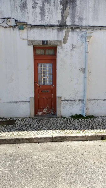 Staré Červené Dveře Staré Dveře Vchodu Portugalského Domu Kvalitní Fotografie — Stock fotografie