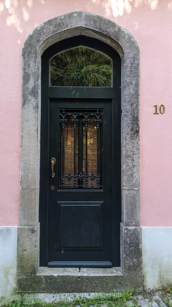 Portekiz Usulü Siyah Ahşap Kapı Yüksek Kalite Fotoğraf — Stok fotoğraf