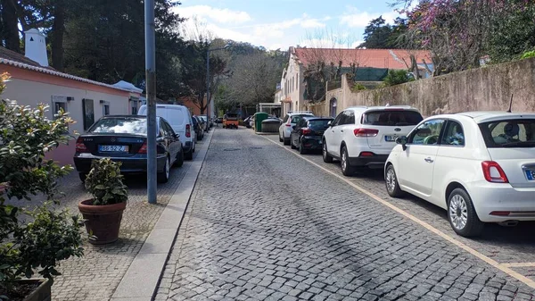 Uma Rua Ensolarada Feita Pedras Pavimentação Uma Entrada Para Restaurante — Fotografia de Stock