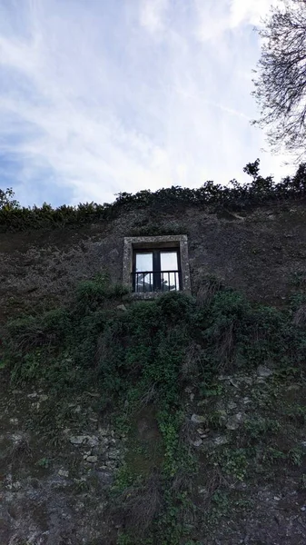 Depremden Sonra Eski Çöktü Sadece Bir Duvar Bir Pencere Bir — Stok fotoğraf