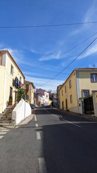 Uma Rua Com Casas Dois Andares Parte Turística Cidade Sintra — Fotografia de Stock