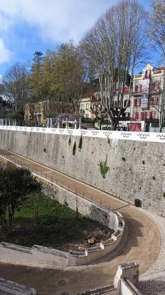 Alto Muro Piedra Camino Que Conduce Parque Público Alto Muro —  Fotos de Stock