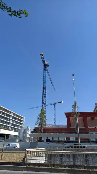 2023 Guindaste Construção Alto Trabalha Canteiro Obras Contra Céu Azul — Fotografia de Stock