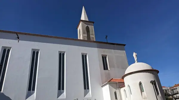 Iglesia Católica Foto Desde Lado Abajo Hacia Arriba Contra Cielo — Foto de Stock