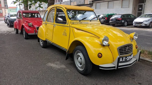 2023 Two Retro Cars French Brand Citroen 2Cv Red Yellow — Stock Photo, Image