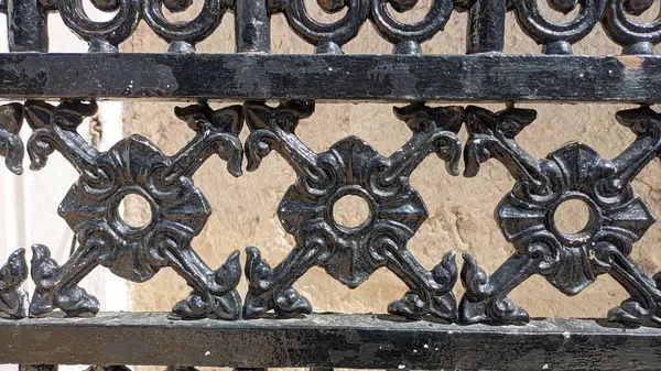 Parte Del Cancello Realizzato Metallo Forgiato Con Motivi Verniciato Nero — Foto Stock