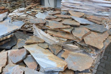 Tüm peyzaj ve inşaat projeleriniz için ideal olan şaşırtıcı doğal taş levhaları keşfedin.