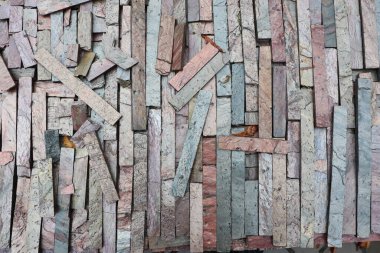 Belirgin bir çatlak, gösterişli doku ve karmaşık tasarım ile desenli geçitlerin genel görünümü