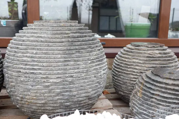 İçerideki ve dışarıdaki güzelliğinizi arttıracak eşsiz dekoratif taşları keşfedin.