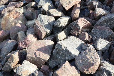 Eşsiz renk ve şekillere sahip çeşitli desenli kayalar koleksiyonu, peyzaj veya inşaat için mükemmel..