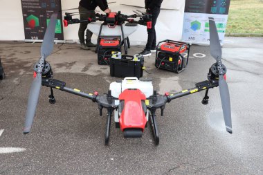 İnsansız hava aracı teknolojisindeki son gelişmeleri çeşitli ekipmanlarla birlikte inanılmaz bir açık hava etkinliğinde gösteriyoruz.